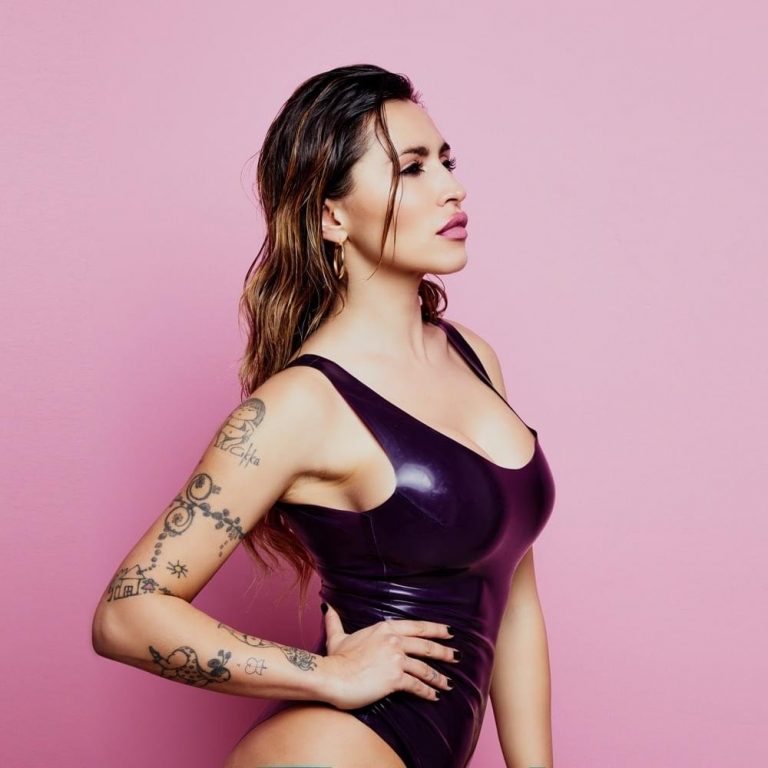 Cover della canzone 'Vieni a ballare in Puglia' di Serena Brancale