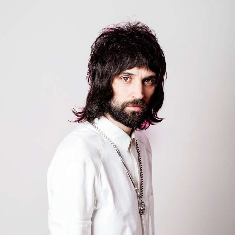 Foto di Sergio Pizzorno, artista con ruolo nel rap italiano