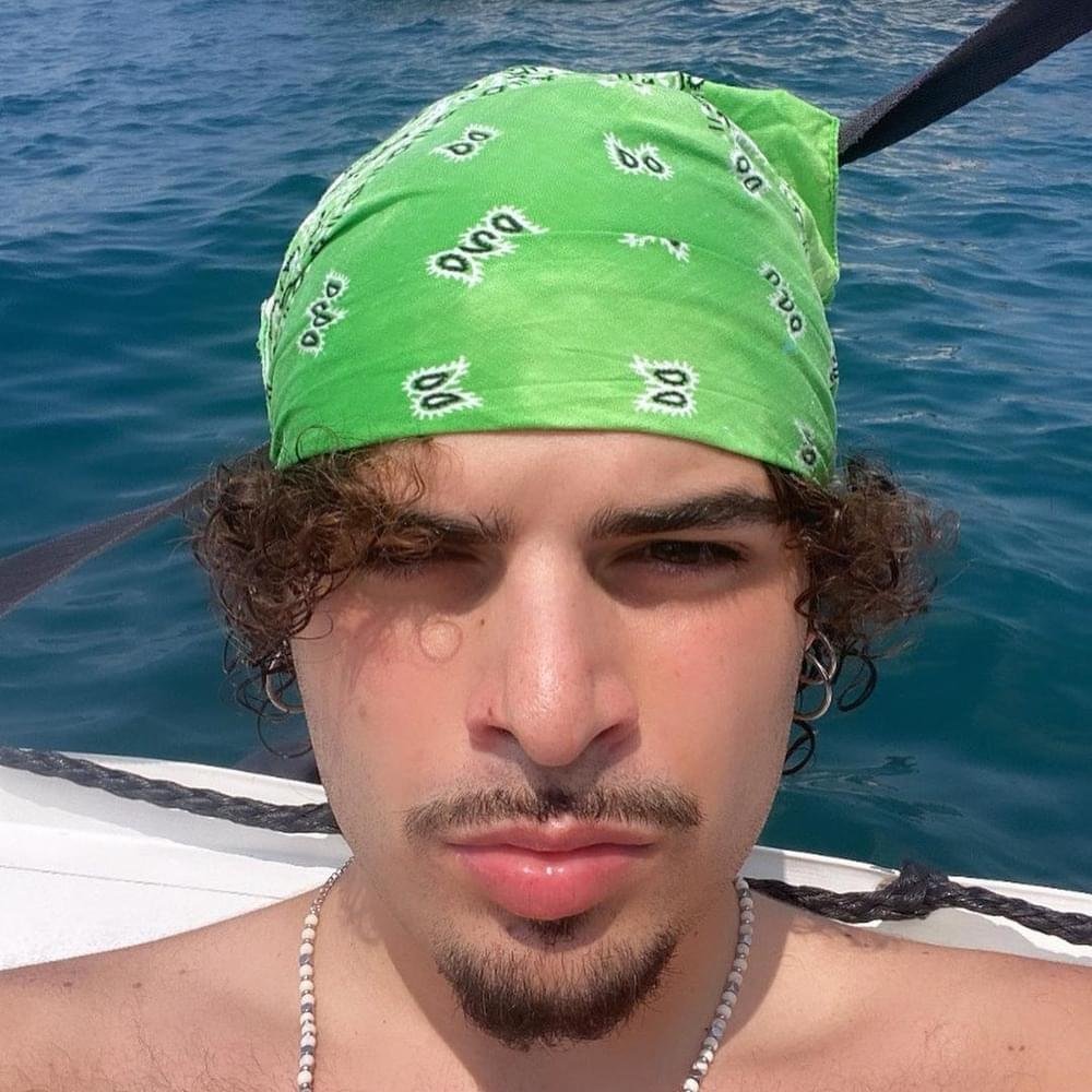 Foto di Sewsi, artista con ruolo nel rap italiano