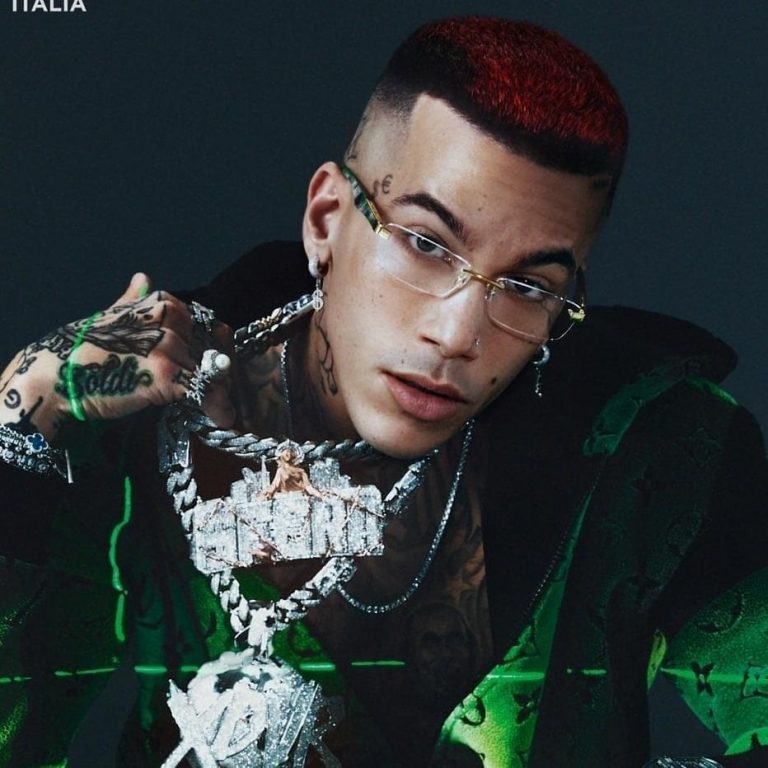 Foto di Sfera Ebbasta, artista con ruolo nel rap italiano