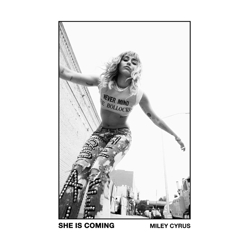Cover dell'album 'SHE IS COMING (Reissue)'