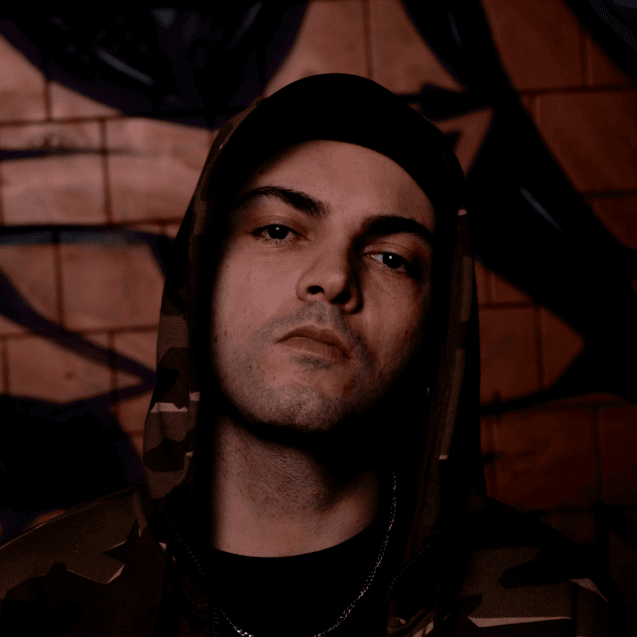 Foto di Suarez Nacapito, artista con ruolo nel rap italiano