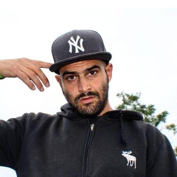 Foto di Ted Bee, artista con ruolo nel rap italiano