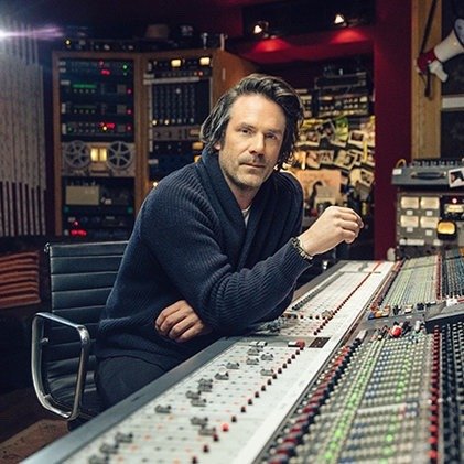 Foto di Tom Elmhirst, artista con ruolo nel rap italiano