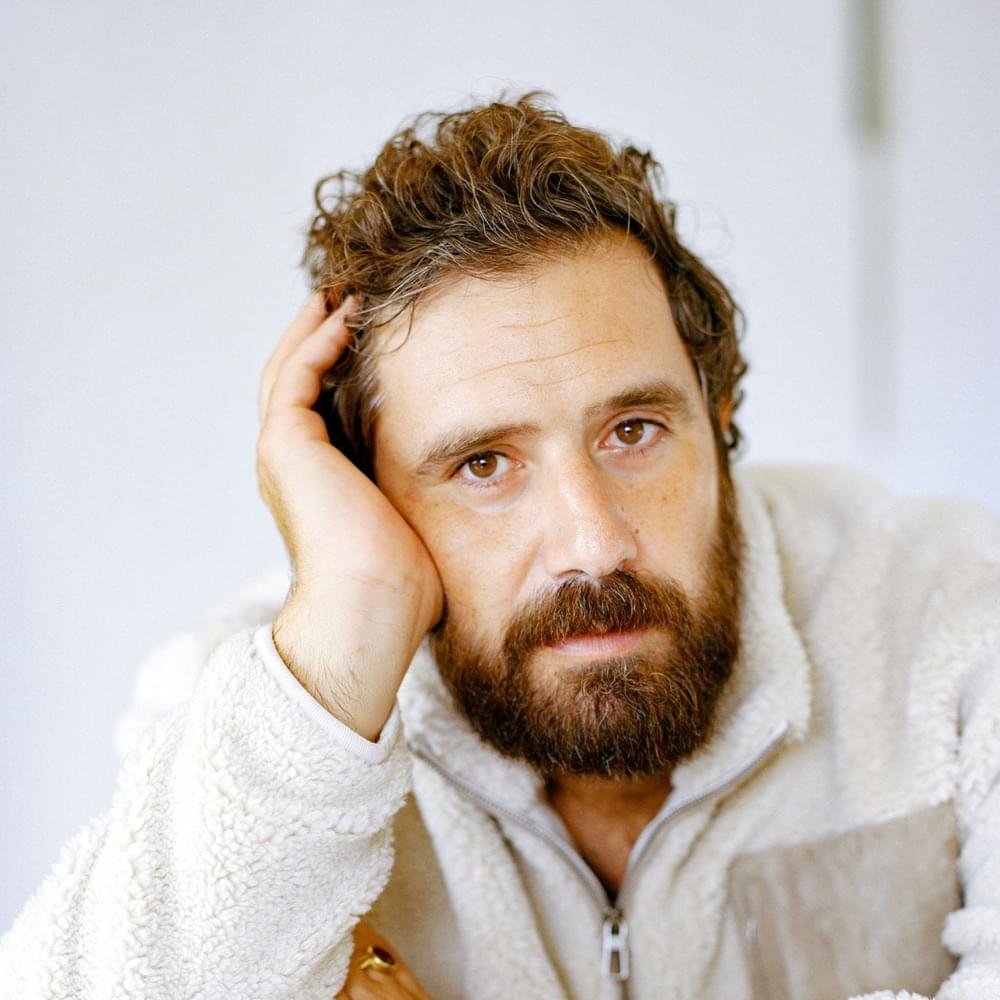 Foto di Tommaso Paradiso, artista con ruolo nel rap italiano