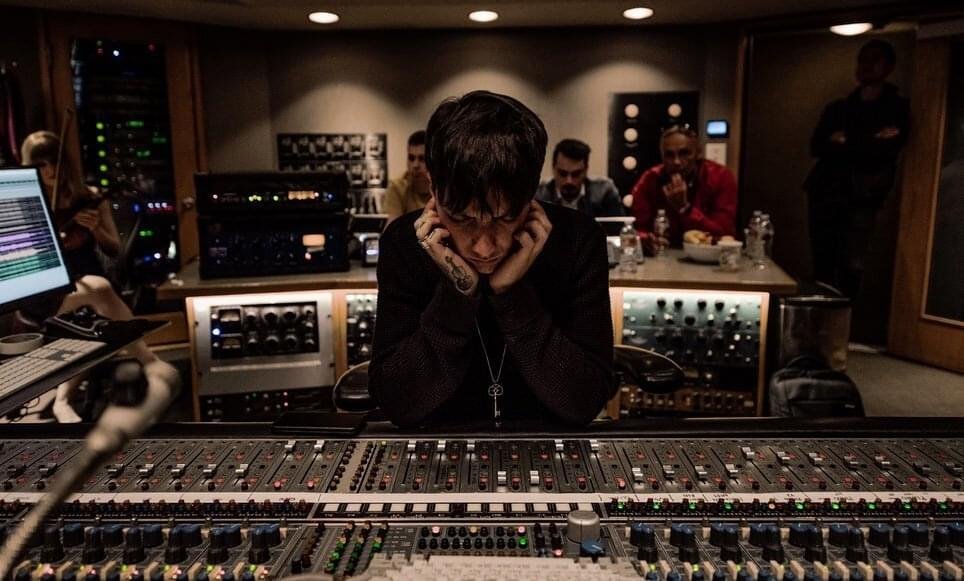 Cover della canzone 'Tutto Questo Sei Tu (Live Acoustic Version L.A. Capitol Studios)' di Ultimo