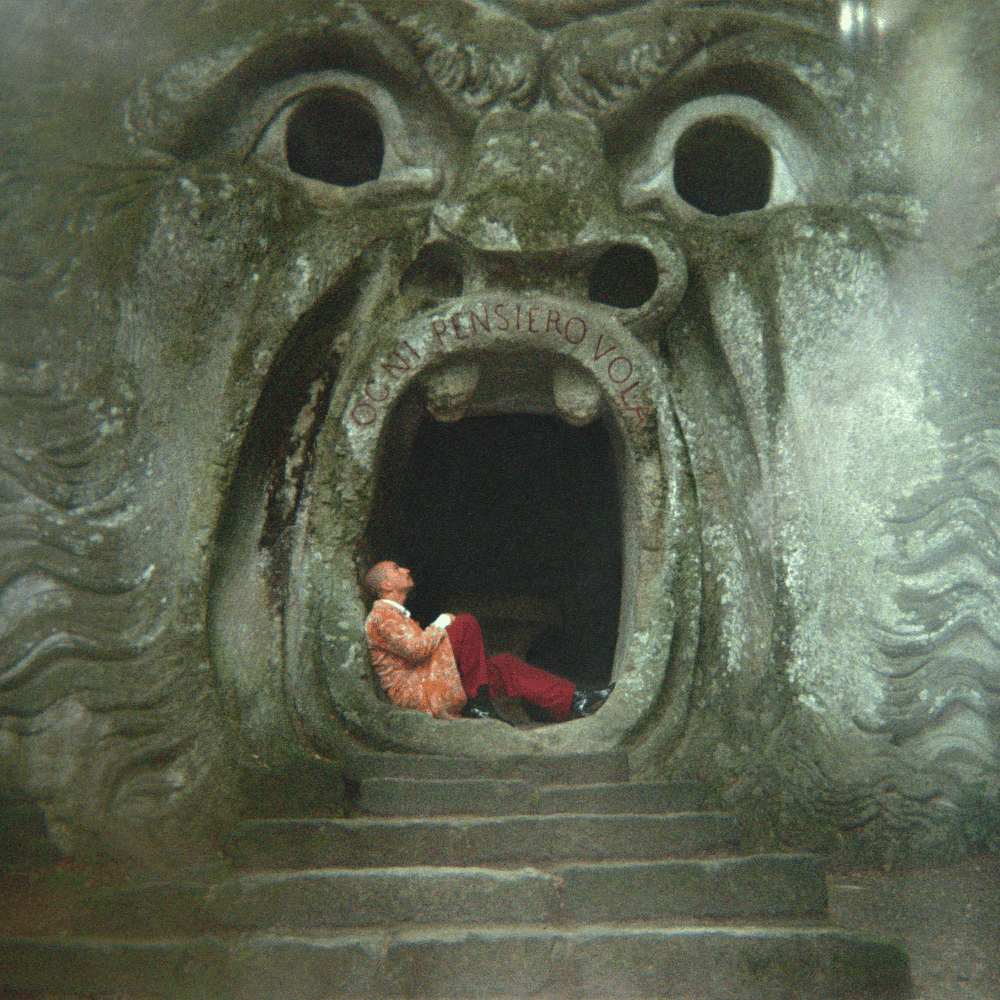 Cover della canzone 'Ogni pensiero vola' di Venerus