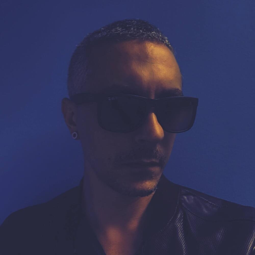 Foto di Victor Bomì, artista con ruolo nel rap italiano