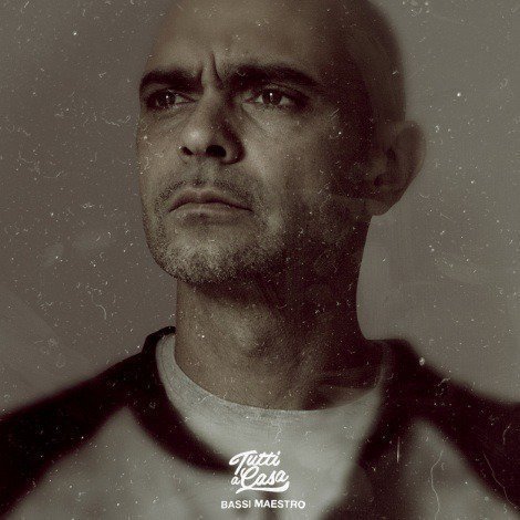 Cover dell'album 'Tutti a casa' di Bassi Maestro