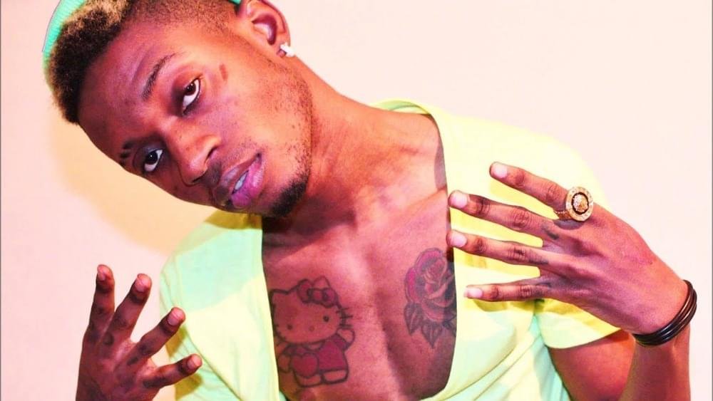 Cover della canzone 'Maglie Strette (swag)' di Bello Figo