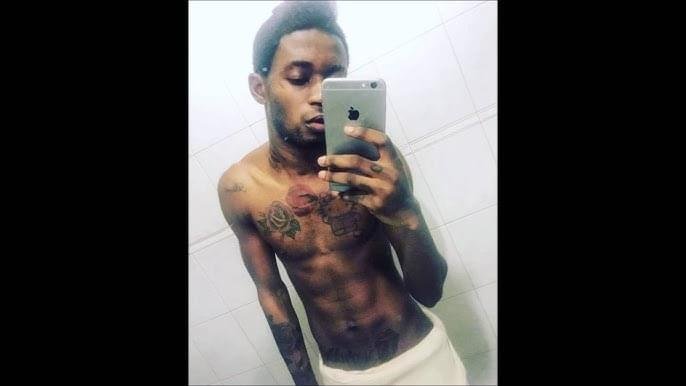 Cover della canzone 'Non Uso Preservativo' di Bello Figo