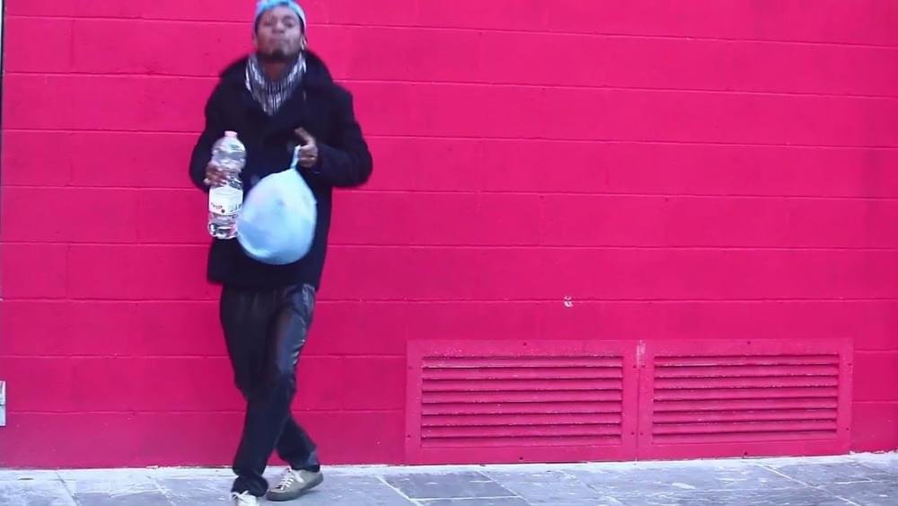 Cover della canzone 'Sono Bello Come Profugo (SwaG Razzismo) Stai Li A Razzistare !!!' di Bello Figo