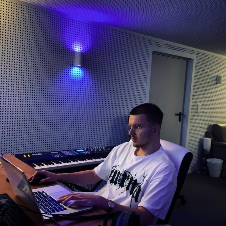 Foto di BM, artista con ruolo nel rap italiano