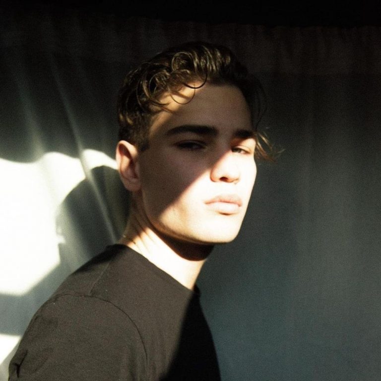 Foto di Federico Avella, artista con ruolo nel rap italiano