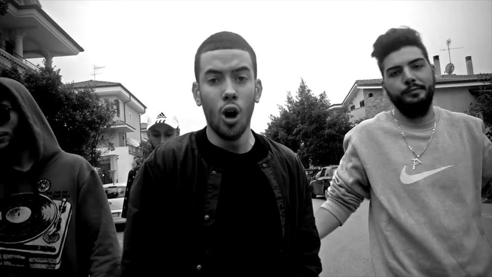 Cover della canzone 'Flexin' di Low-Red