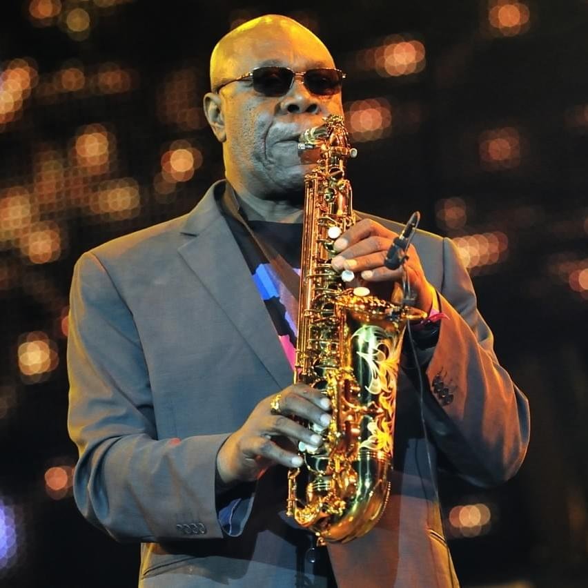Foto di Manu Dibango, artista con ruolo nel rap italiano
