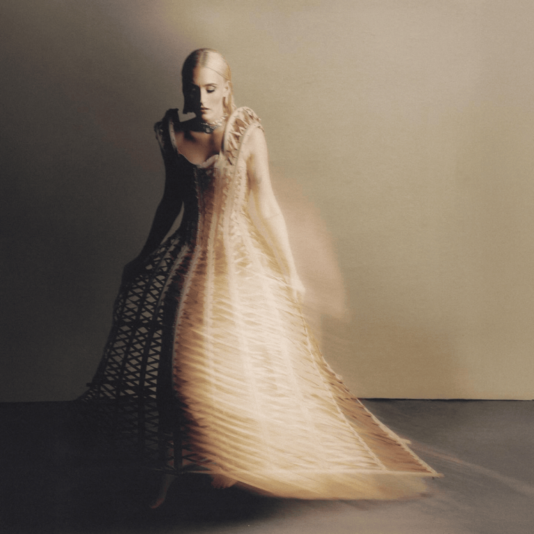 Cover dell'album 'CHE ME NE FACCIO DEL TEMPO' di Mara Sattei