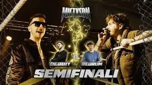 Cover della canzone 'MIC TYSON 2024 - Debbit VS Redrum (Semifinali, turno 1)' di Mic Tyson Battle ft. Debbit, Redrum (Freestyler)