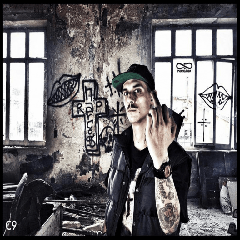 Cover della canzone 'Game Over' di Noyz Narcos