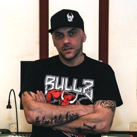 Foto di Oscar White, artista con ruolo nel rap italiano