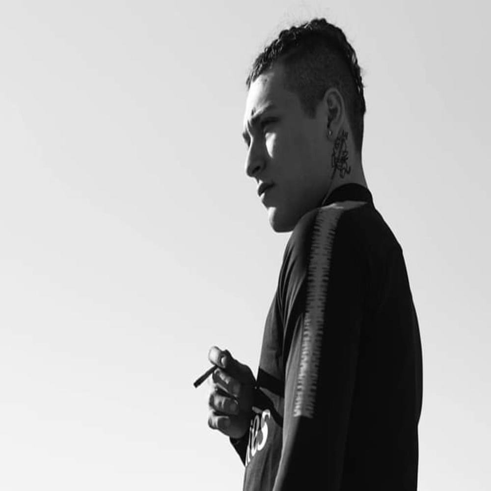 Cover della canzone 'Love Me' di Poli Ok