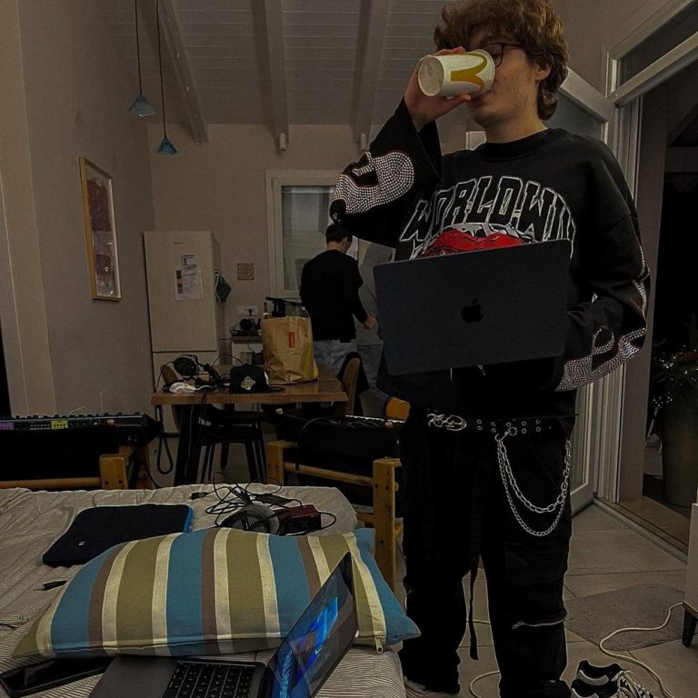 Foto di Riddlejustsnapped, artista con ruolo nel rap italiano