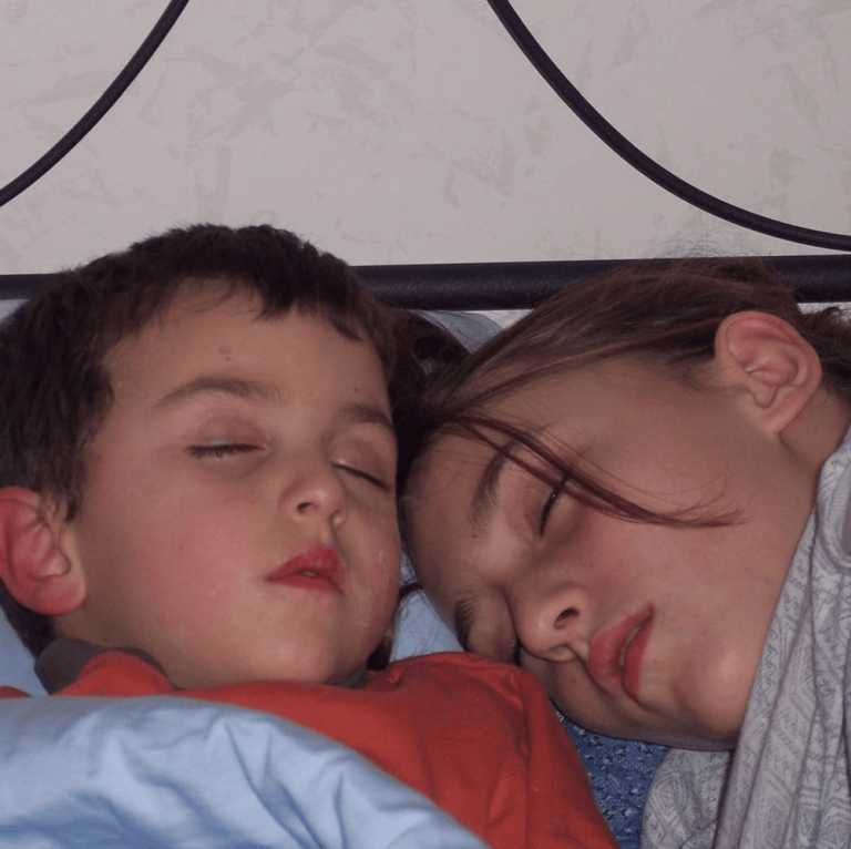 Cover della canzone 'occhi miei (v1).mp3' di thasup