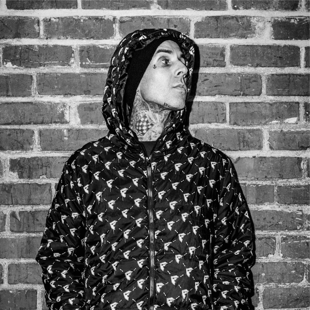 Foto di Travis Barker, artista con ruolo nel rap italiano