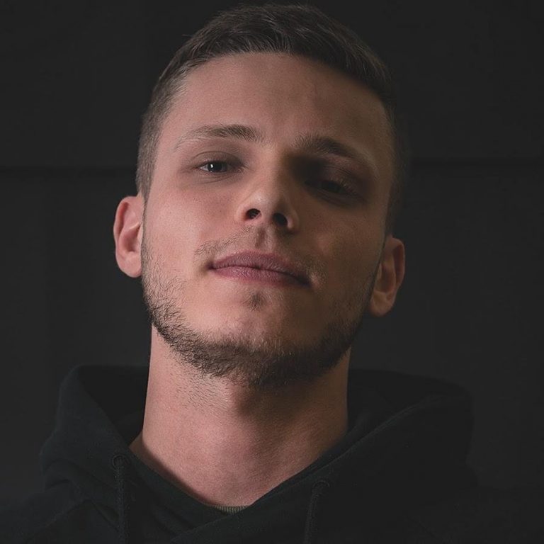 Foto di Veysigz, artista con ruolo nel rap italiano