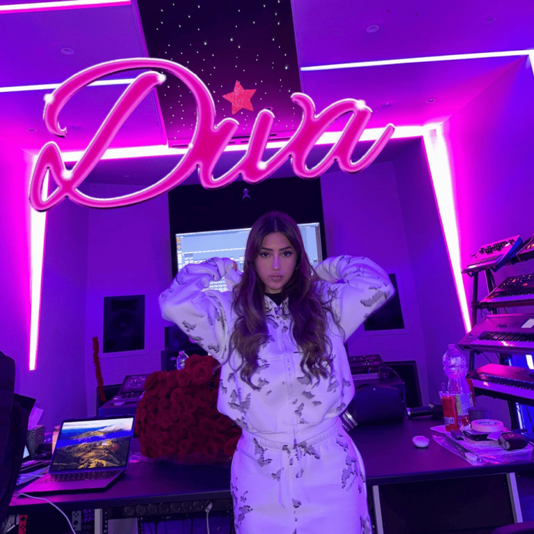 Cover della canzone 'Diva' di VillaBanks