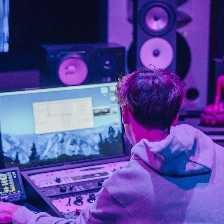 Foto di Wavvy, artista con ruolo nel rap italiano