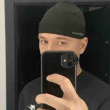 Foto di Yungssebv, artista con ruolo nel rap italiano