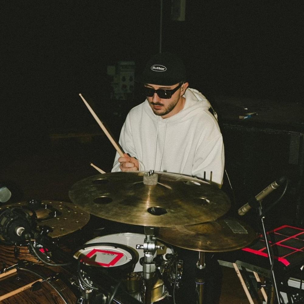 Foto di Andrea Dissimile, artista con ruolo nel rap italiano