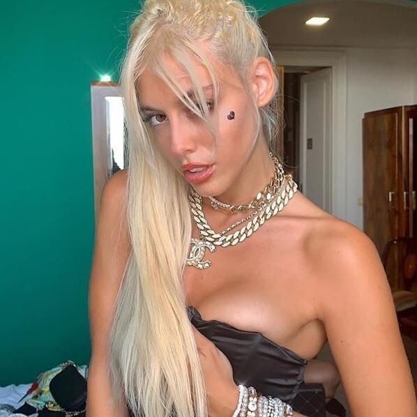 Foto di Asia Valente, artista con ruolo nel rap italiano