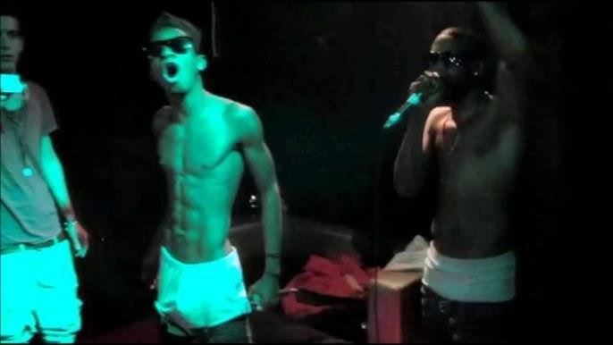 Cover della canzone 'PomPini SWAG FIGO SWAG ! FACCIAMOLO !! FT DON CAPUCINO CENSORED VERSION' di Bello Figo ft. Don Capucino
