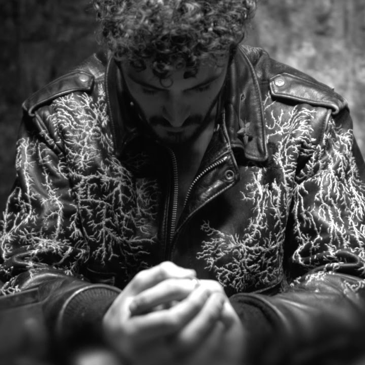 Cover della canzone 'Bigiotteria' di Carl Brave