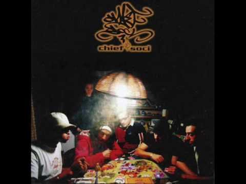 Cover della canzone 'Affari di famiglia' di Chief & Soci