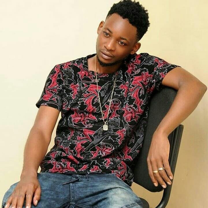 Foto di Chrixtone, artista con ruolo nel rap italiano