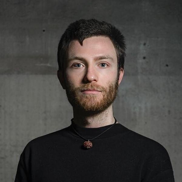 Foto di Francesco Caracciolo, artista con ruolo nel rap italiano