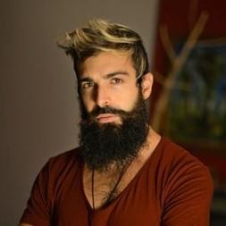 Foto di Matteo Di Gioia, artista con ruolo nel rap italiano