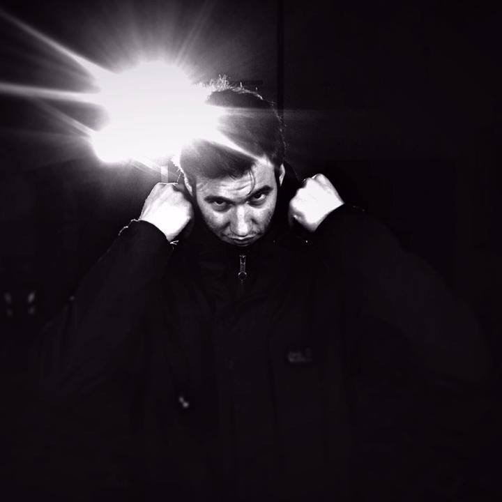 Foto di Simone Fama, artista con ruolo nel rap italiano