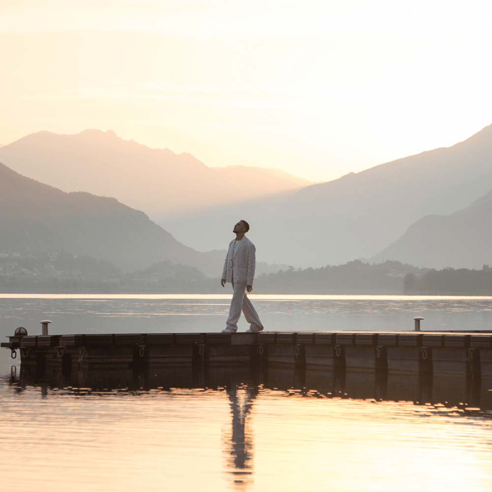 Cover della canzone 'Luce' di Vegas Jones