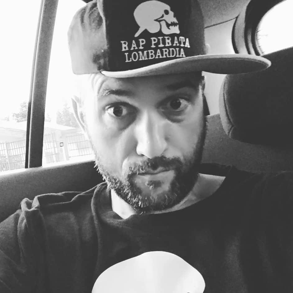 Foto di Willy Valanga, artista con ruolo nel rap italiano