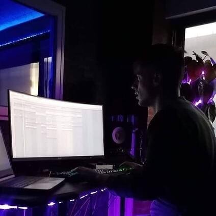 Foto di Oliwer Desombre, artista con ruolo nel rap italiano