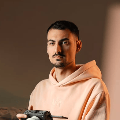 Foto di Angelo Ricciardi, artista con ruolo nel rap italiano