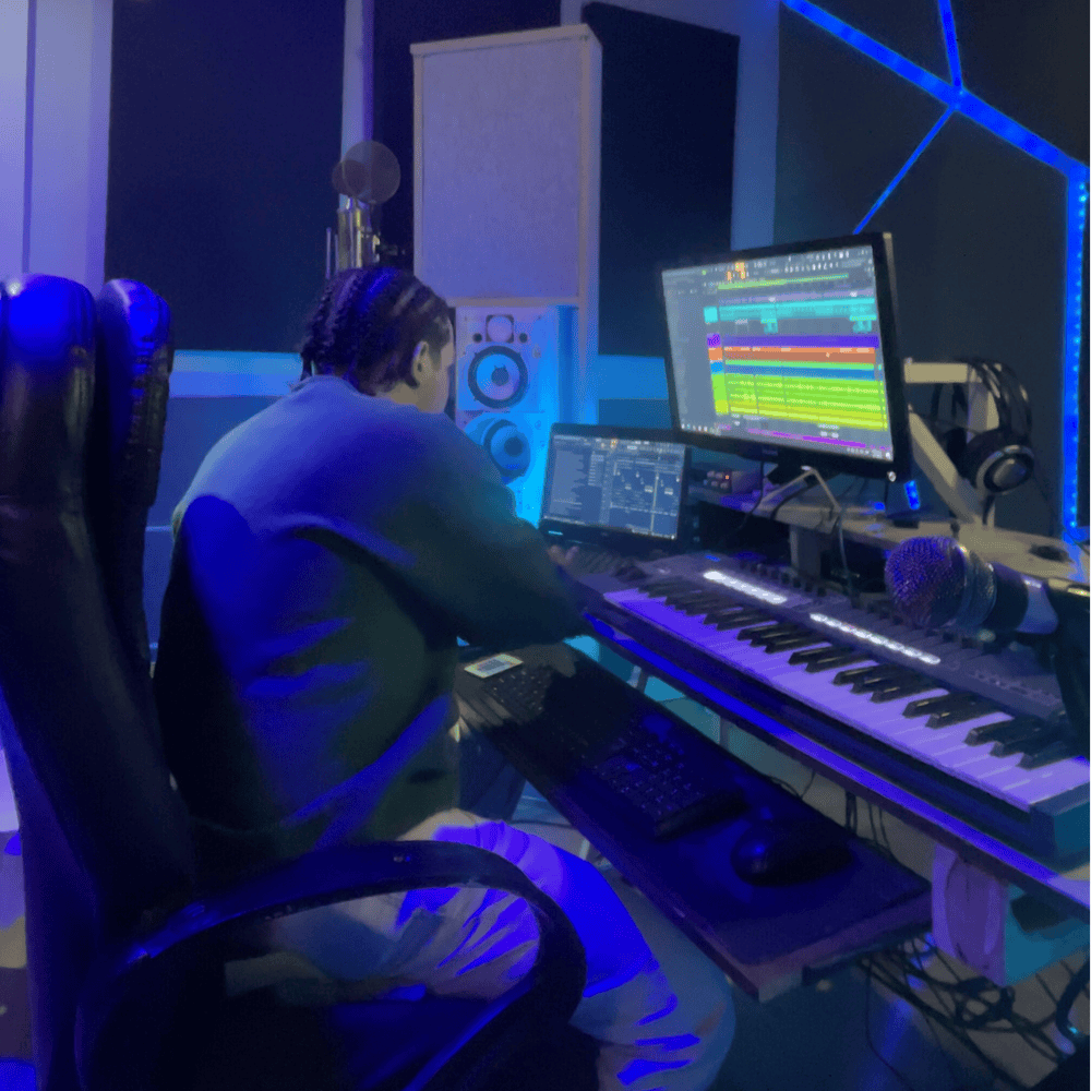 Foto di Juan Castellano, artista con ruolo nel rap italiano